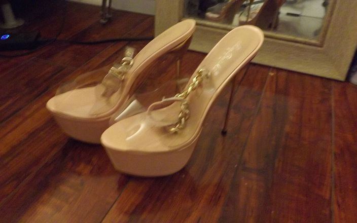 MrLeggs: Per la mia amica boywonder che ama i miei piedi...
