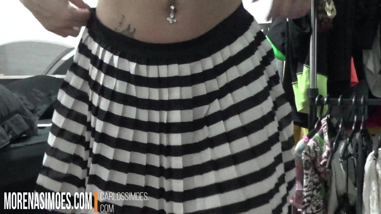 Carlos-Simoes: 그녀의 머리를 고정하고 트위킹 핫한 소녀.