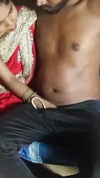 Después de tener sexo con su marido, Bhabhi fue a la habitación de su cuñado y le follaron el coño