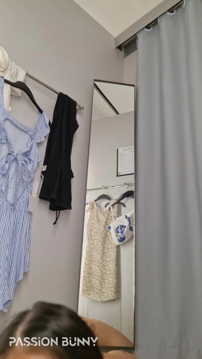 PassionBunny: Cambio De Ropa - Probador Y Jugando Con Coño Cachondo