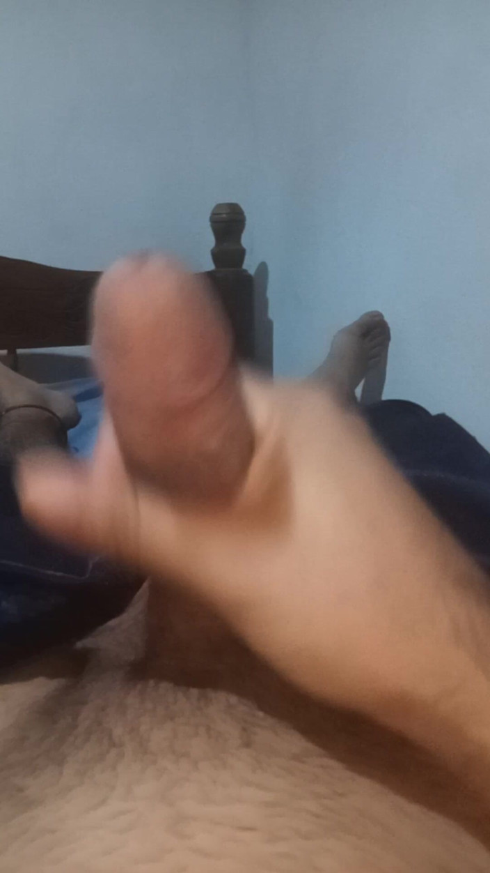 Cute boy jerks off: Il giovane De-stressa con un nella sua stanza mentre i...