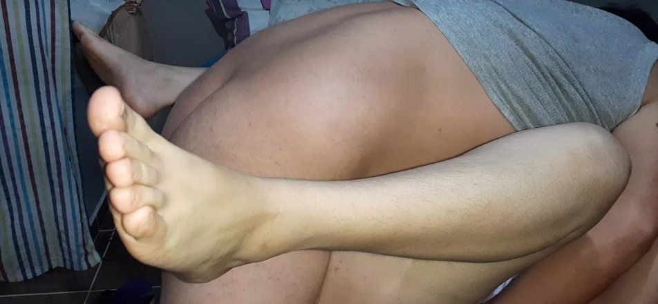 Oriane_Suck_Roses: Pervertida y muy cachonda tiene un gran chorro y se...