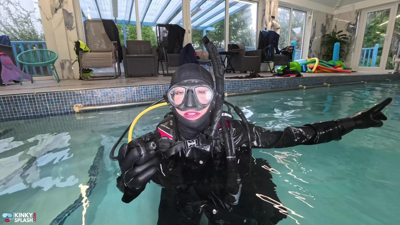 UKCuteGirl Lucy Lauren: Underwater Domination in Full Scuba Gear