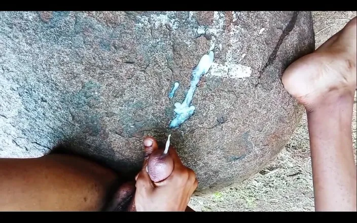 Cruise Johannesburg: Jerking off a Thick Cum Outside in a Park.