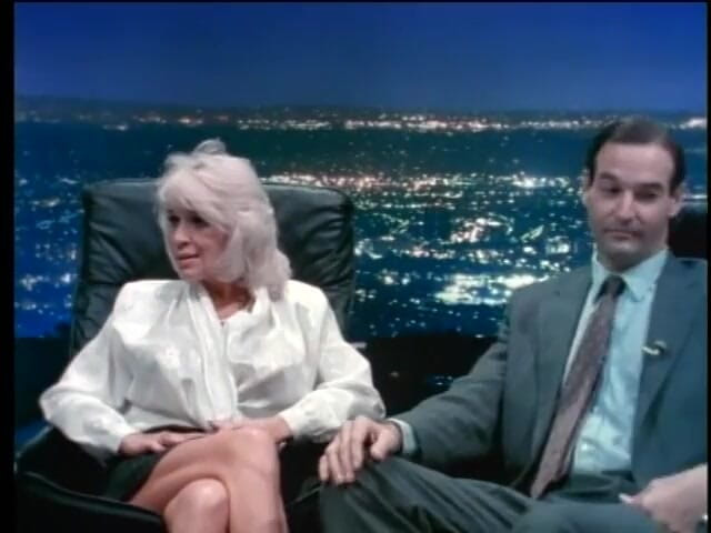 Old Good Porn: Чувак кончает в обувь милфы-блондинки после жесткого трах-экшна
