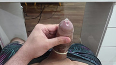 Lkdick8: 用牛奶填充避孕套