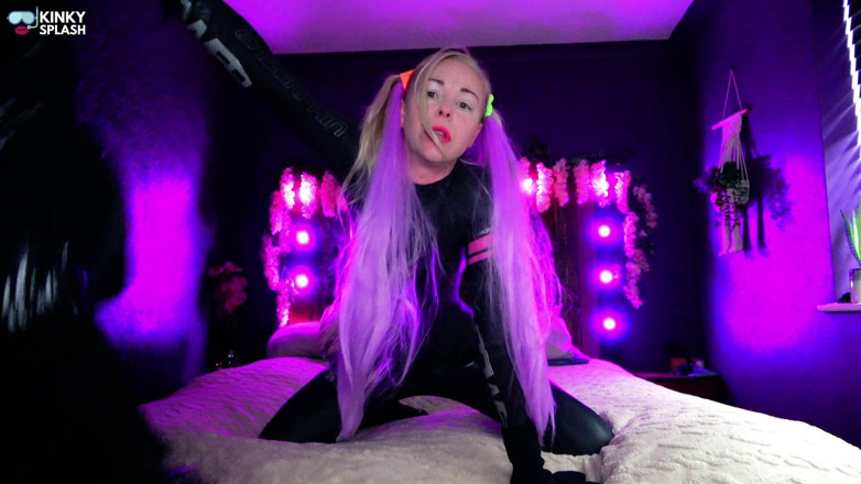 UKCuteGirl Lucy Lauren: Shiny Wetsuit Succubus Invades Your Bed to Drain You