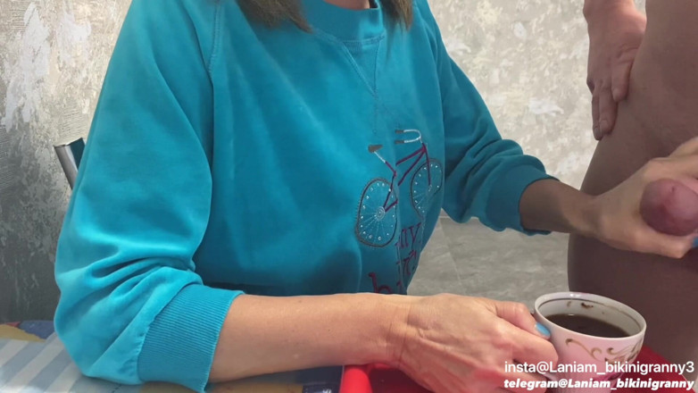 Ladyloveyoung60: おばあちゃんCFNM食品フェチのためのクリーム兼コーヒー