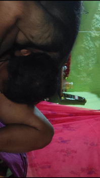 핑크색 보지를 보여주고 남친에게 깊은 오럴을 해주는 섹시한 Sangeeta Bhabhi