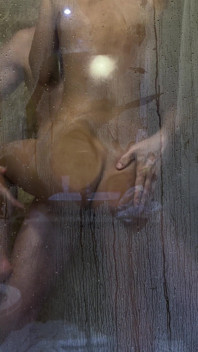 Pasangan kekasih ini pagi-pagi penuh gairah di kamar mandi