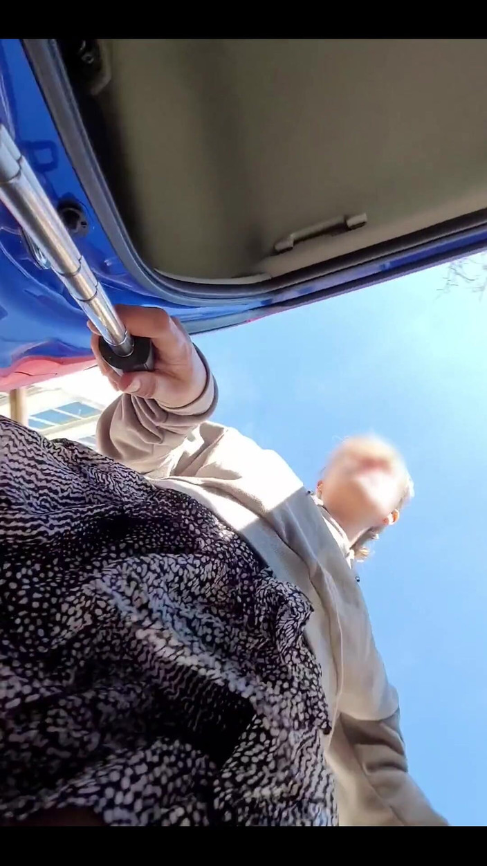 Juli Smith Meow: Külotsuz kısa bir yürüyüş