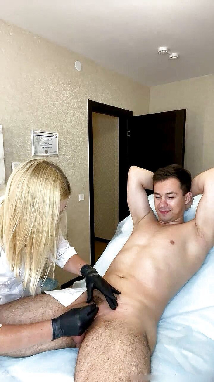 SugarNadya: Dokončení hluboké depilace bikin pro ruskou modelku webové kamery