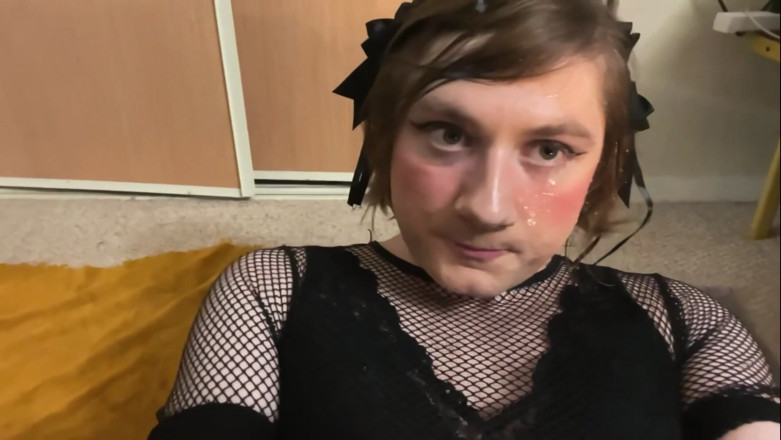 Kendal uwu: ラテックスTgirlセルフフェイシャル