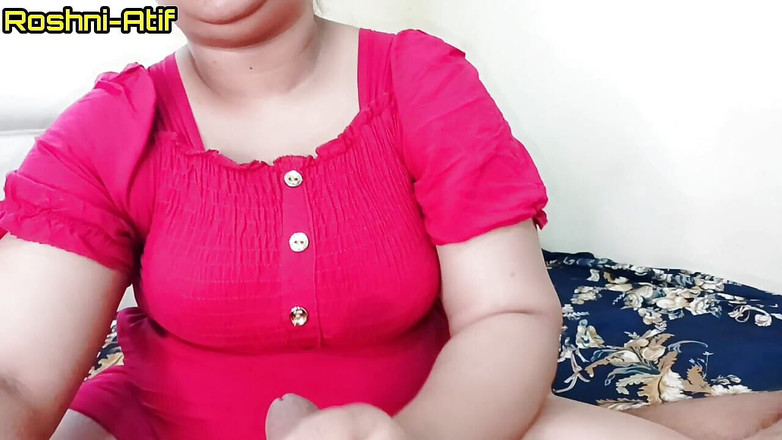 roshni-atif: Můj šéf mě tvrdě šuká a stříká na moji kundičku a saji...