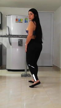 Perfekt latina tonåring i yogabyxor knullas hårt av stor kuk
