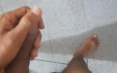 印度大学生在浴室自慰，女孩们必须观看这个辣妹的视频