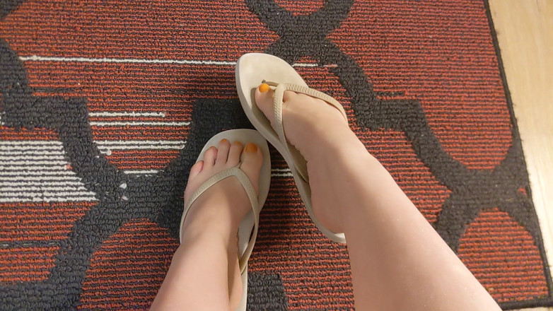 Sin Spice by Sophia Sinclair and Jasper Spice: Kaki jepitan flip flops