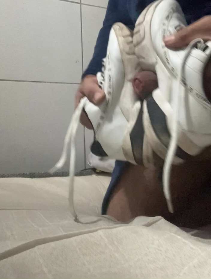 Sneakerfetish_BR: Jävla upp mina kvinnors sneakers