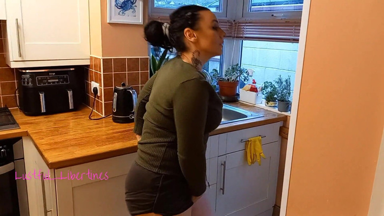 Lustful Libertines: Desperate to Pee and All Bathrooms Occupied
