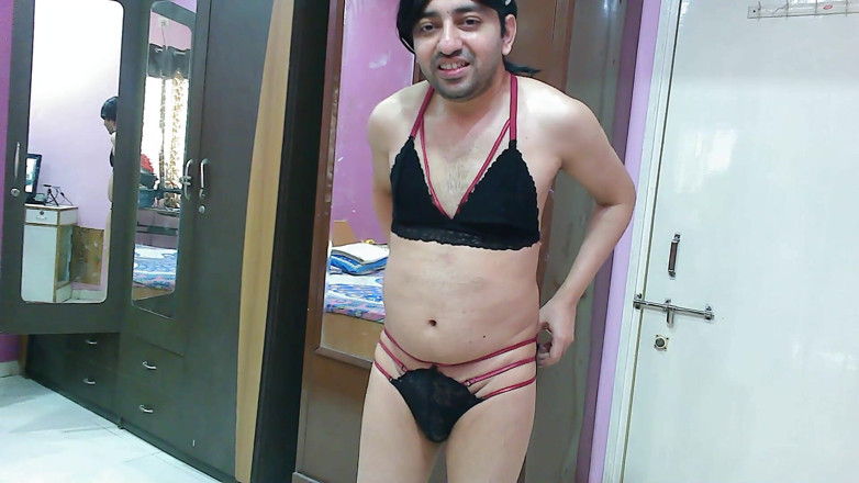 Cute & Nude Crossdresser: 핫한 레드와 블랙 란제리를 입은 핫한 계집애 크로스드레서 펨보이 달콤한 롤리팝.