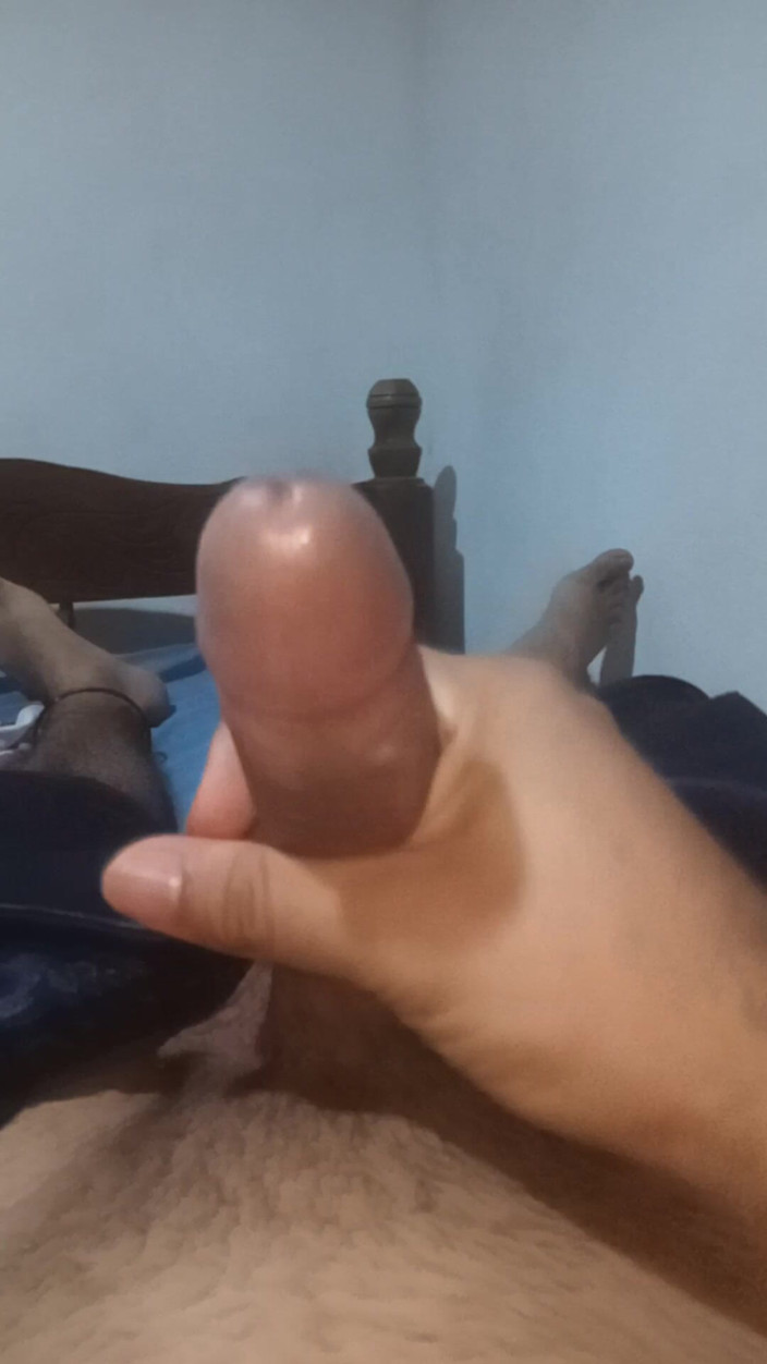 Cute boy jerks off: Jovem desestressa com um em seu quarto enquanto seus vizinhos...