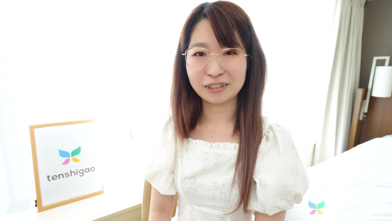 Tenshigao: Office Worker Miss Momoko Azuma in Her First Adult Video