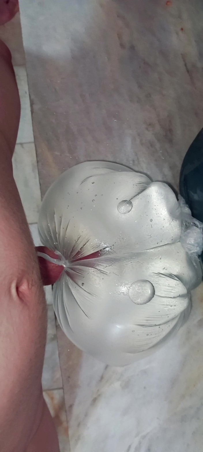 SHAYAN DENIZ: Nadržená anální masturbace Sama v koupelně - Skutečná hra s hračkou