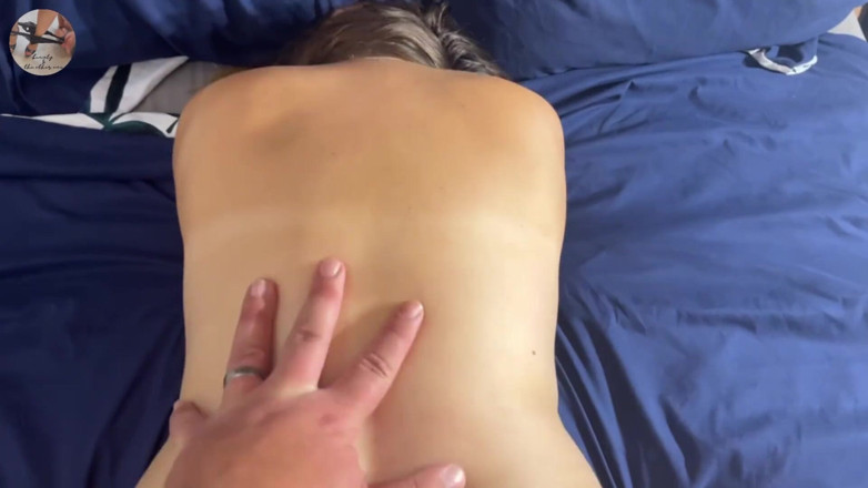 beauty_and_the_other_one: VEDERE LA PERSOANA 1 - Lexi se juca cu vibratorul ei când...