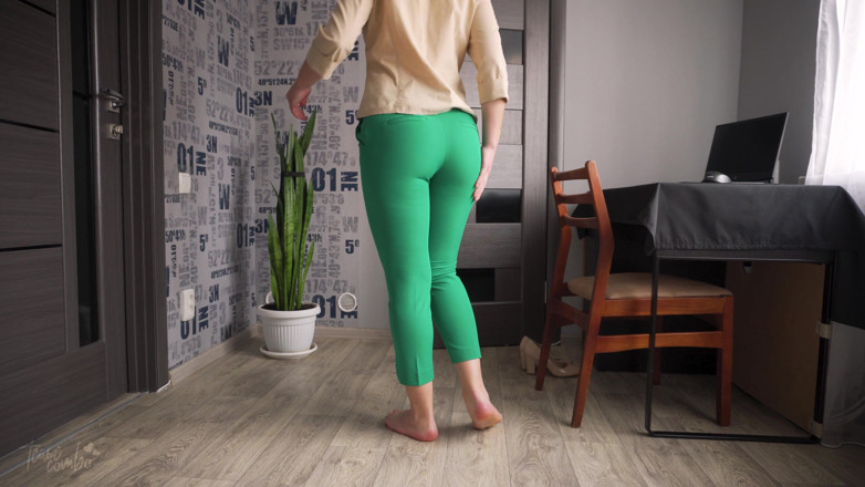 Teasecombo 4K: 热辣熟女试穿紧身裤直到被撕开