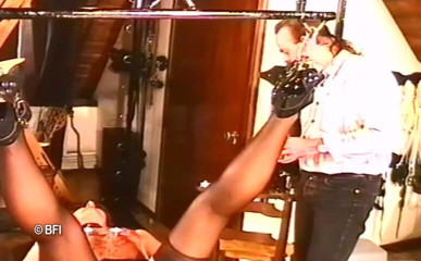 Slave Seks: Hot candle wax punishment