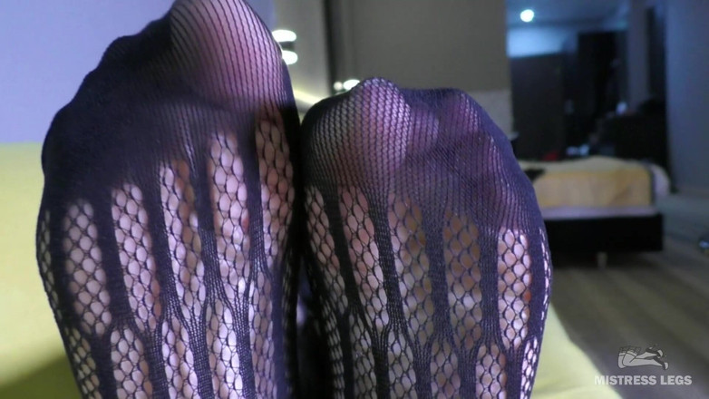 Mistress Legs: Пальці ніг в чорному сітчастому боді