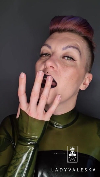 Lady Valeska: Preparando mis labios para mi cita