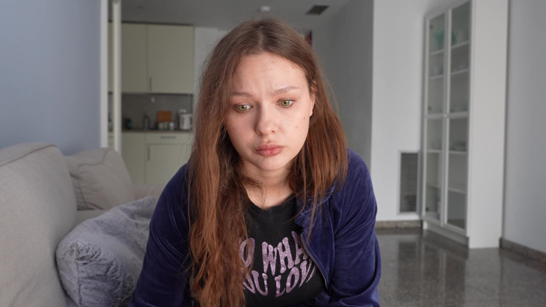 Alexa Poshspicy: La sorellastra non sa come smettere. Giocando a carte con...