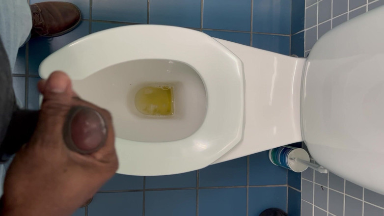 Jamaican Cock: Honění v kancelářské koupelně