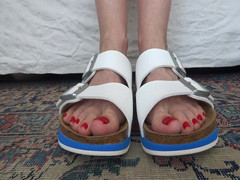 Lady Victoria Valente: Toe fetiš - kroutím prsty na nohou v bílé Birkis, část 1