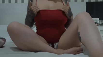 Elizabeth Hunny: Gloria mattutina per la mora tatuata