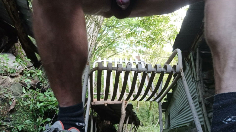 Kinky Guy: Outdoor Pee, Someone Can Enjoy It
