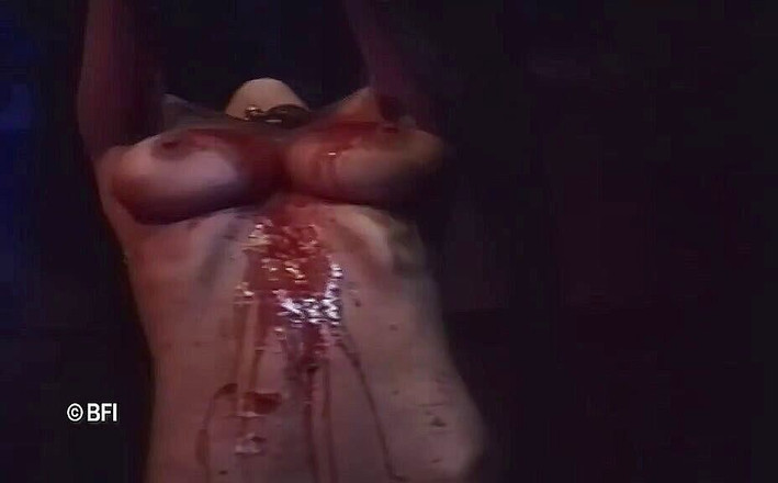 Slave Seks: 노예 소녀를 위한 완벽한 왁스 플레이.