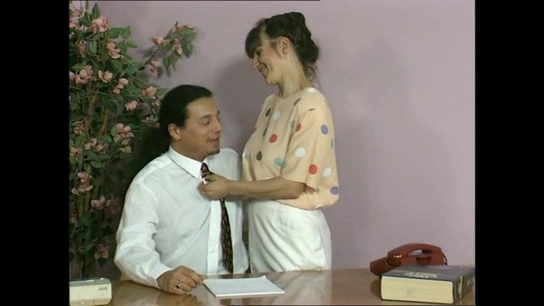 Fetish Desire: MiLF e giovane troia si fanno fare fisting nella figa...
