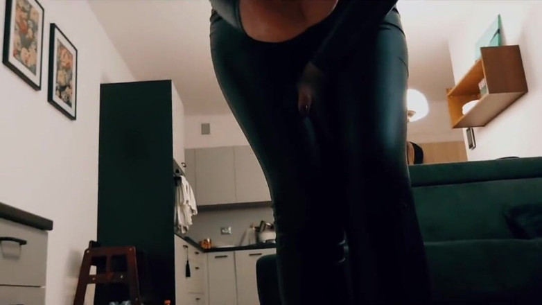 Mistress Redix: Une Journée Dans Ma Vie : Entraînement Non-stop D’esclave (6 En 1 Méga...