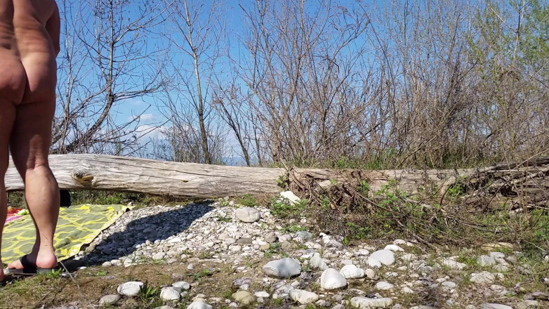 CiccioloBrizzolo: Příjemné venkovní čůrání