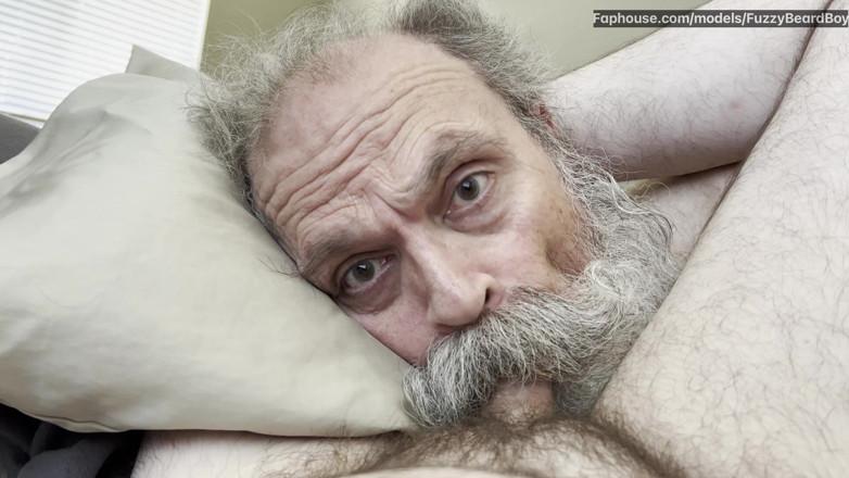 FuzzyBeardBoy: boodhi daadhi vaali land choosne vaali apni gali ke niche...