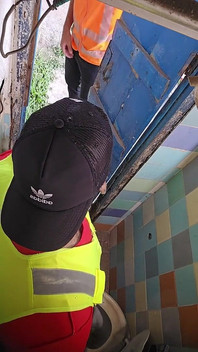 Badrum för firman Dois Peões Pegando