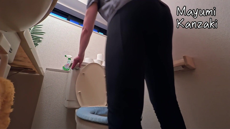 Mayumi Kanzaki: Daily Life of a Japanese Wife - Toilet