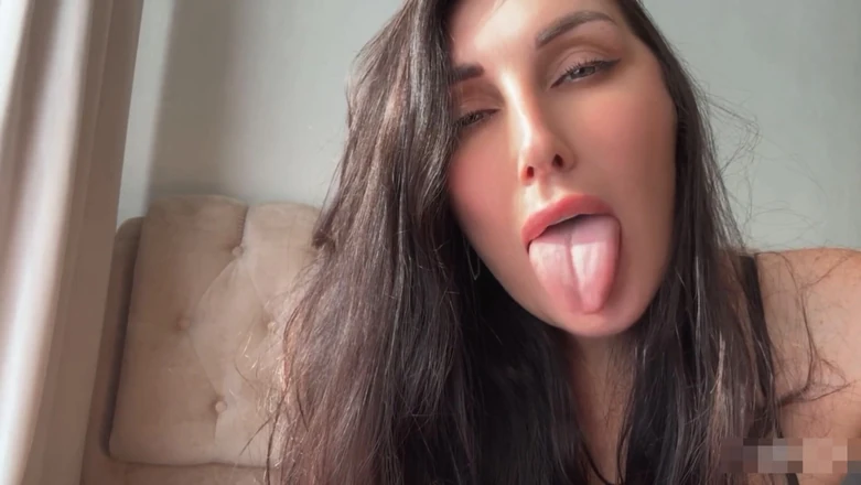 LizaVirgin: Miluji tvé bradavky a chci je lízat