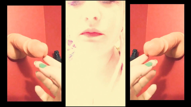 Campsissyboi: 포르노를 보고 있는 너의 여친이 너에게 침을 뱉고 보너를 때리다