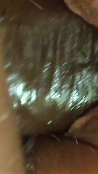 Gros plans extrêmes sur une bite qui se caresse la chatte, pénétration, baise, creampie et gros cul juteux qui tremble - BBW SSBBW, chatte dégoulinante