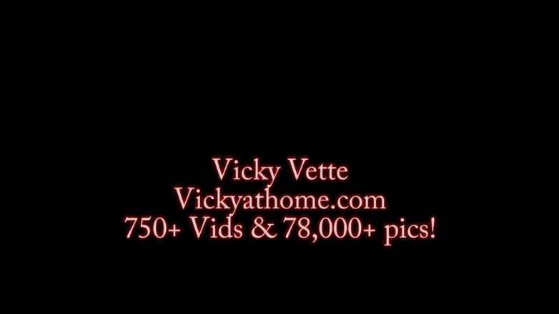 Vicky Vette: Wow! Ta bite est tellement petite !!
