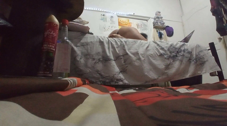 Karmicoxv: 我的嫂子给我看她毛茸茸的阴户，紧致且非常湿润的阴户