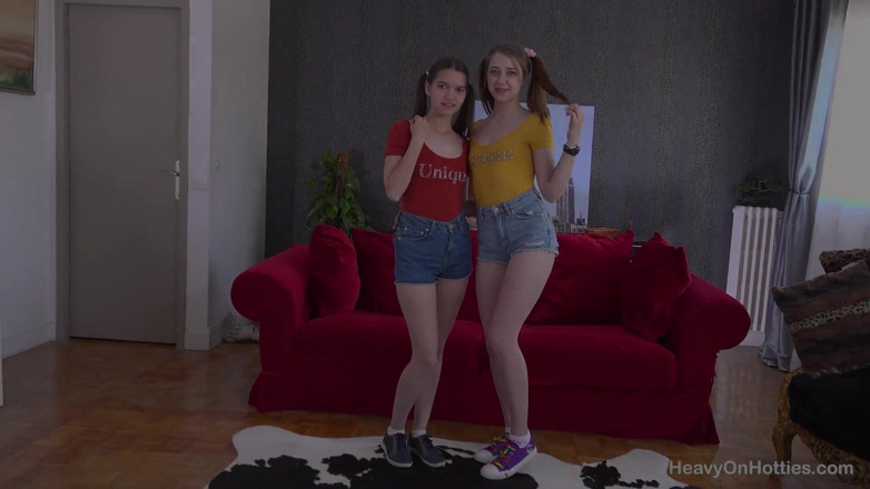 Heavy on Hotties: Skinny teenies shocking threesome with cel